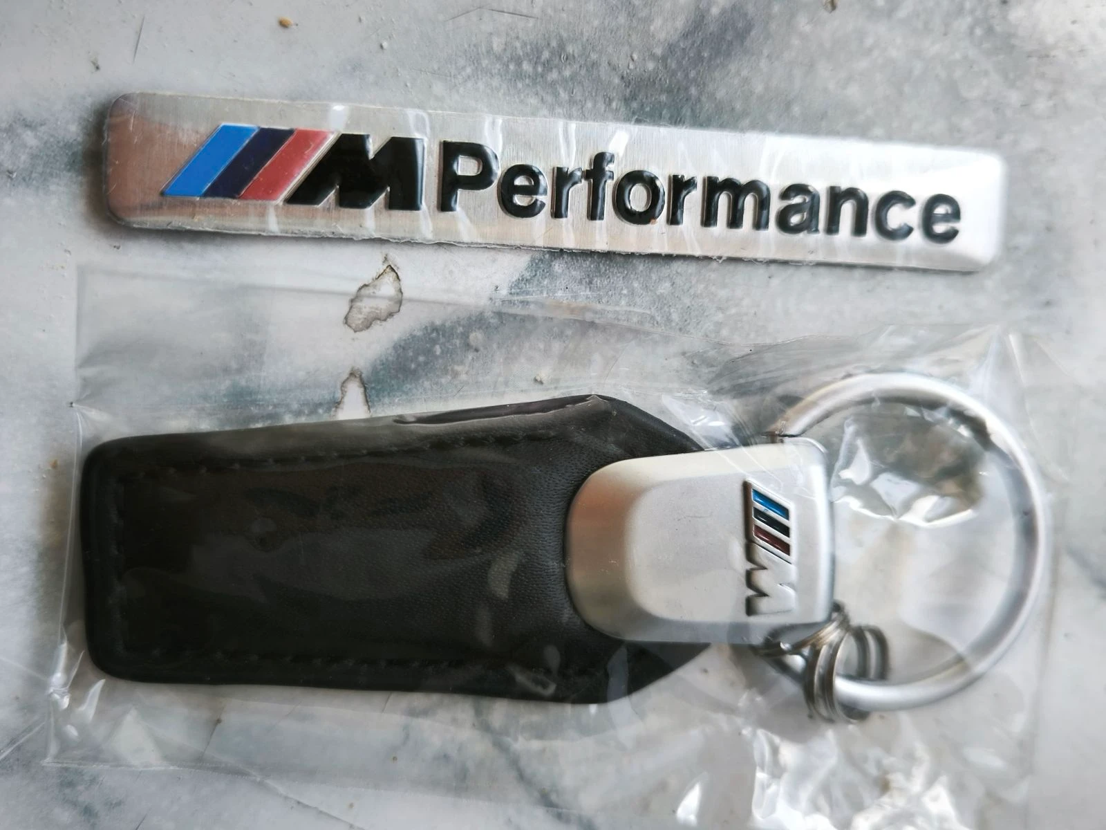 Porta chaves + autocolante BMW M performance  – photo 2
